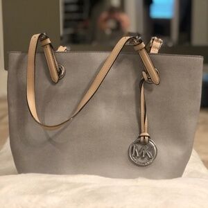 Michael Kors Bedford Soft Pebbled Leather Tote Adjustable Shoulder Bag Beige/Tan